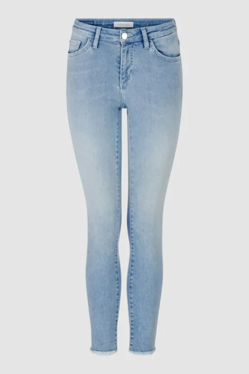 Denim In Figurnahem Schnitt