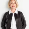 Kurze Lederjacke Mit Druckknöpfen