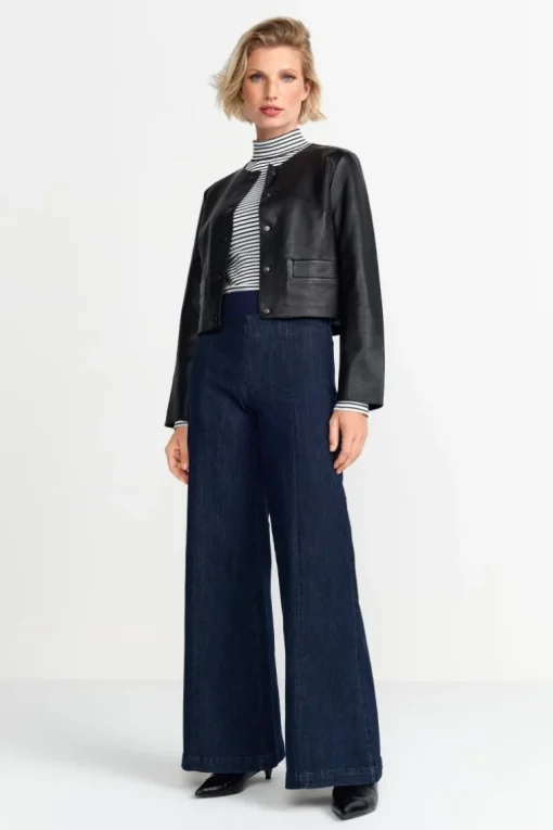 Kurze Lederjacke Mit Druckknöpfen